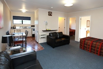 Commodore Motor Lodge 40/58