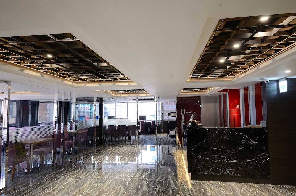 V One Vogue Hotel 2/50