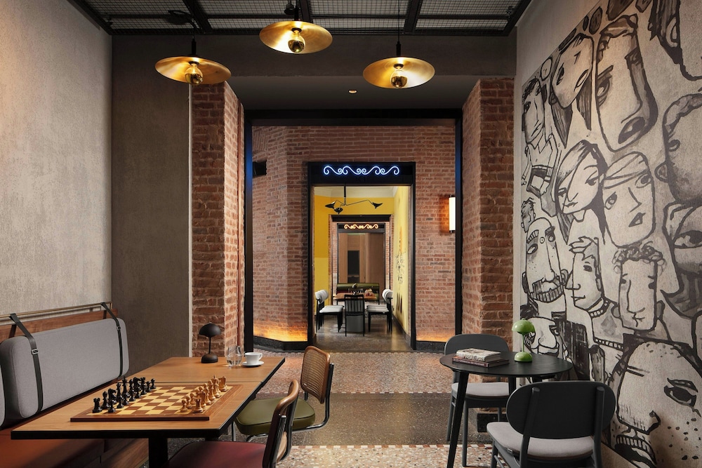 Moxy Istanbul Beyoglu 36/50