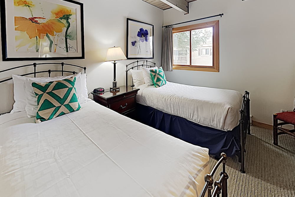 Timberline Condominiums 32/81