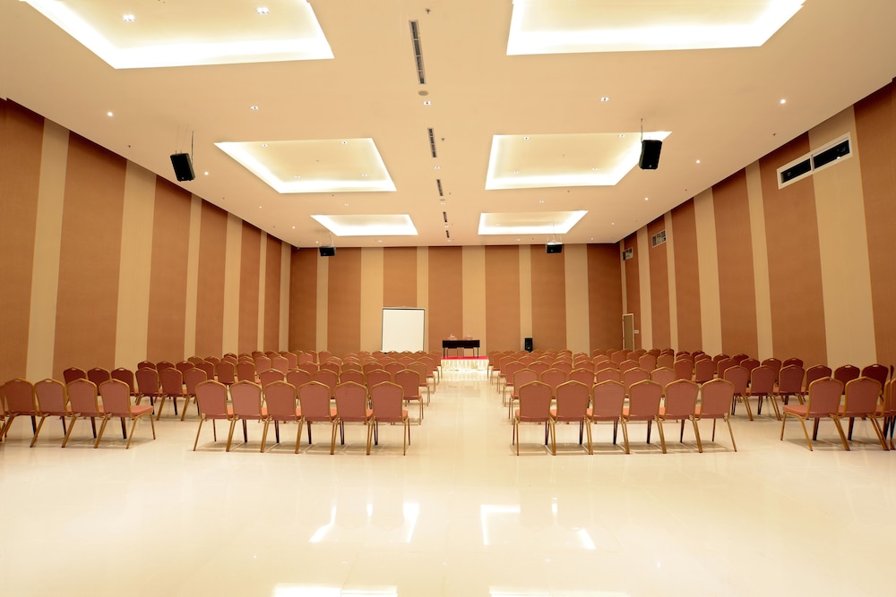 Hotel Santika Lahat 34/37