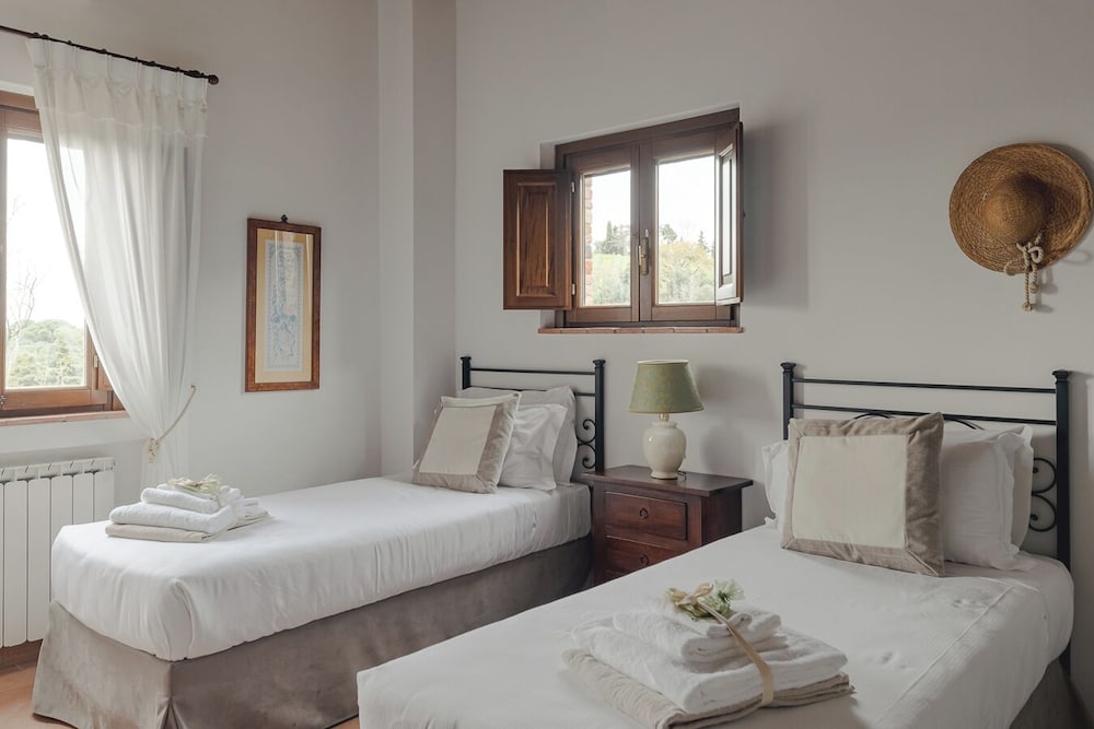 3 BEDROOMS, SUPERIOR, APARTMENT, HILL VIEW