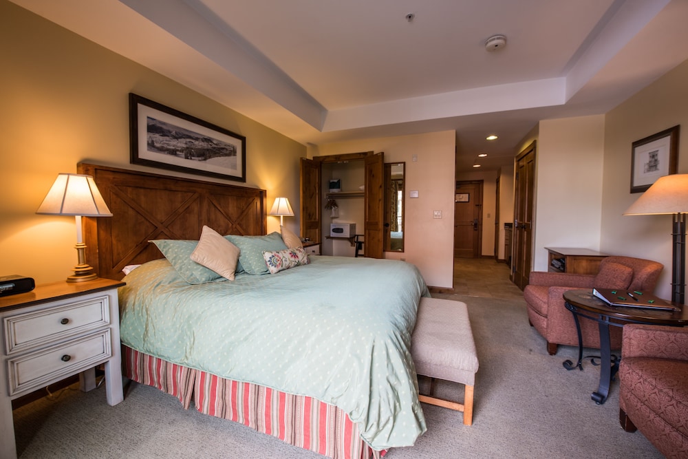 The Lodge At Mountaineer Square 10/34