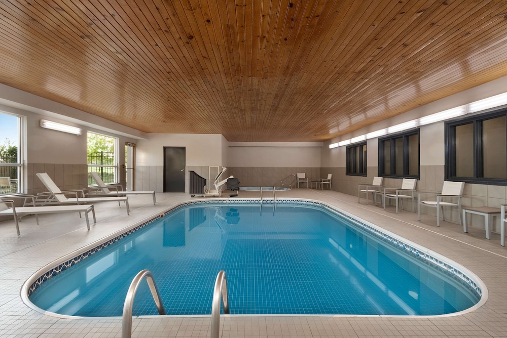 Country Inn & Suites by Radisson, Brookings, SD 3/39
