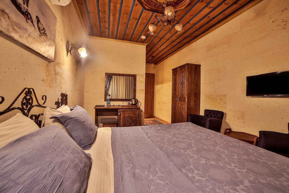 Milat Cave Hotel 7/50