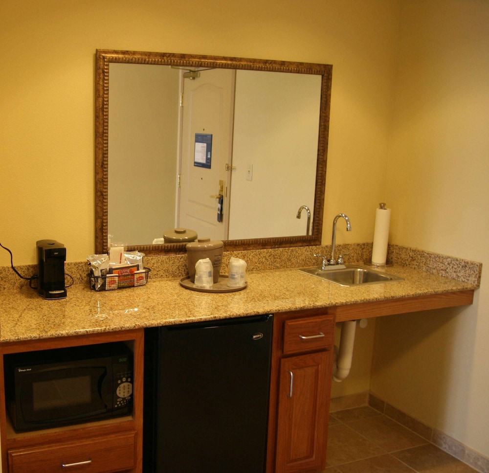 Hampton Inn Suites Davenport 38/41