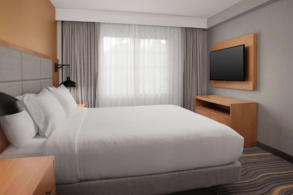 1 Bedroom, Casita, King Bed, Sofa, Living Area, Kitchen، Embassy Suites La Quinta & Spa 4/4