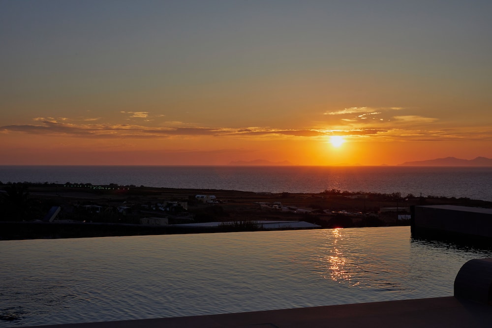 Myst Boutique Hotel Santorini 71/77