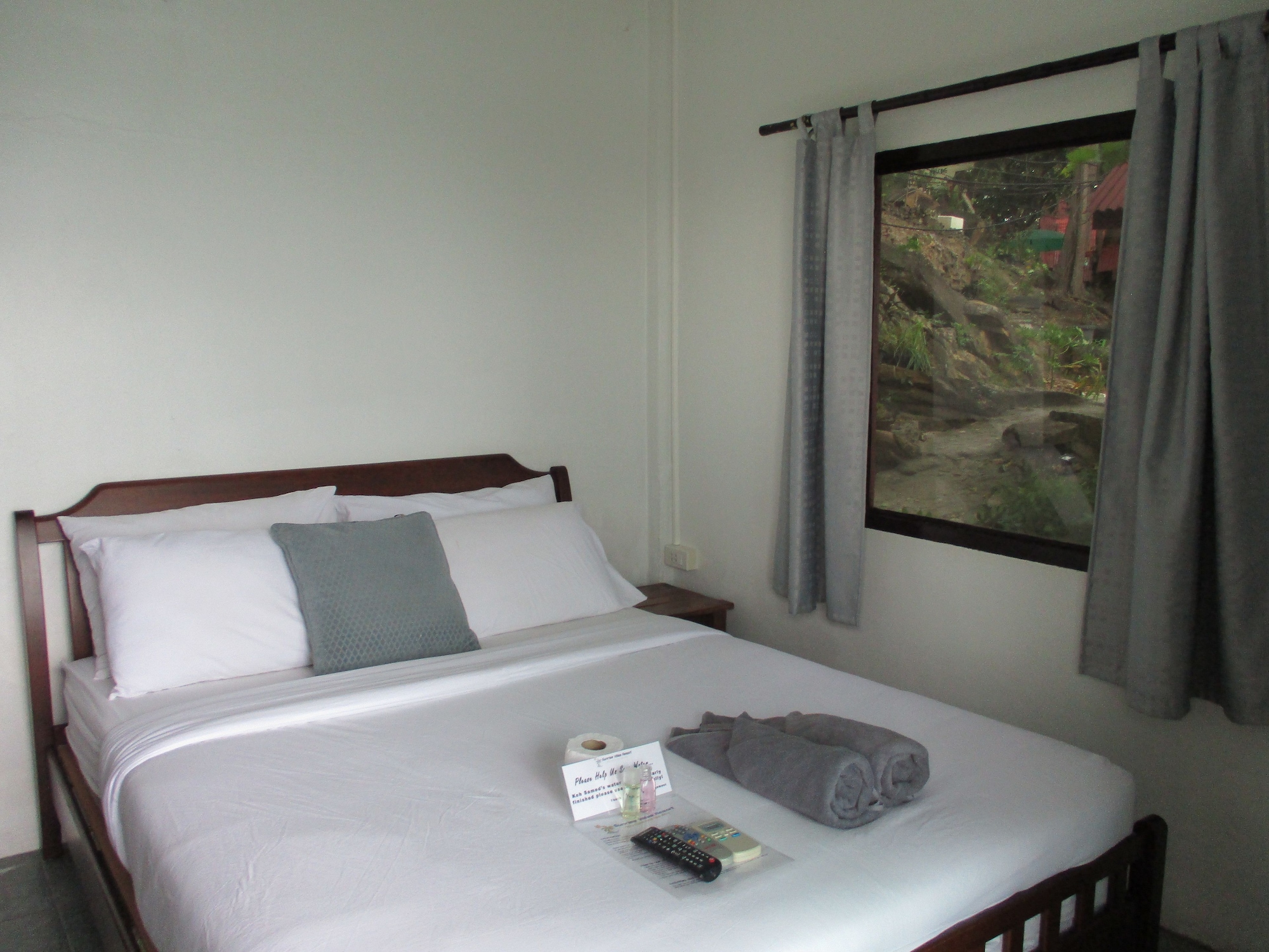 ROOM, DOUBLE BED, PIER SIDE