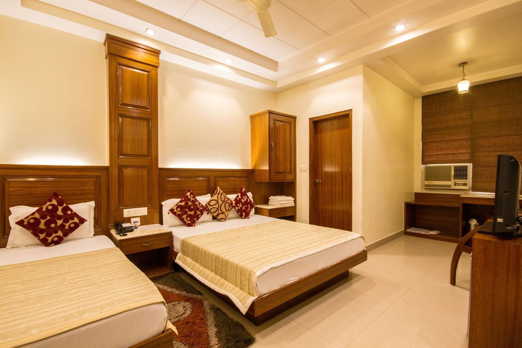 Deluxe, King Bed, Aster Inn Hotel 8/10