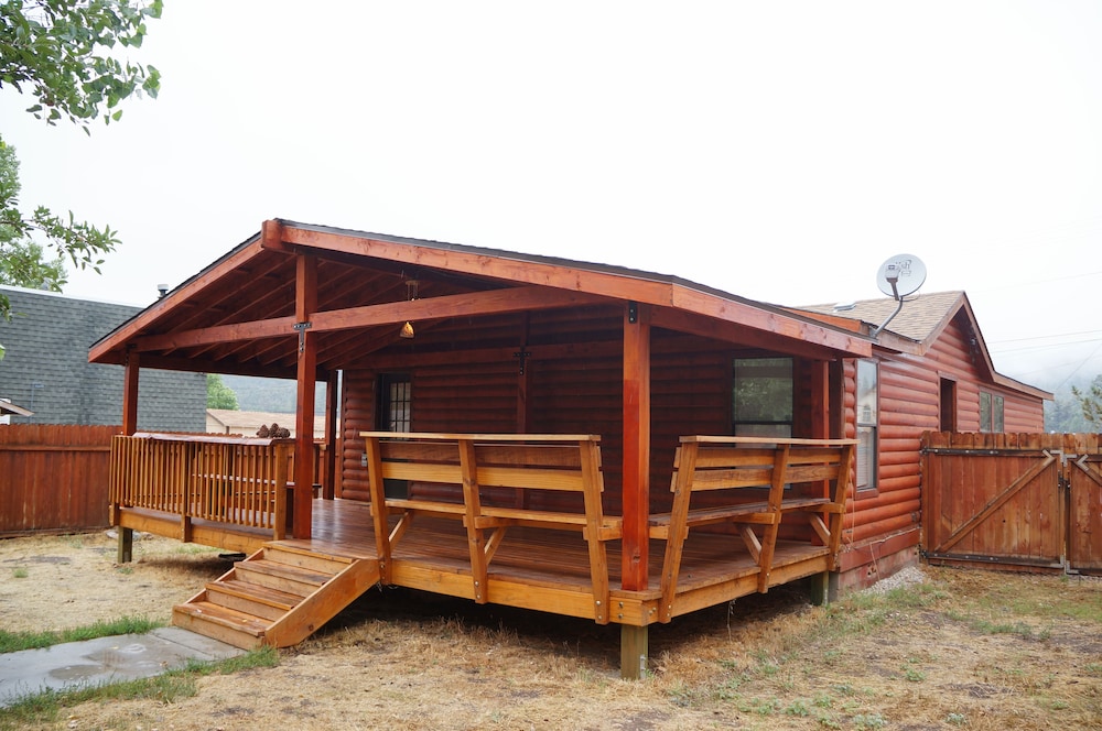 Country Club Chalet 1/43