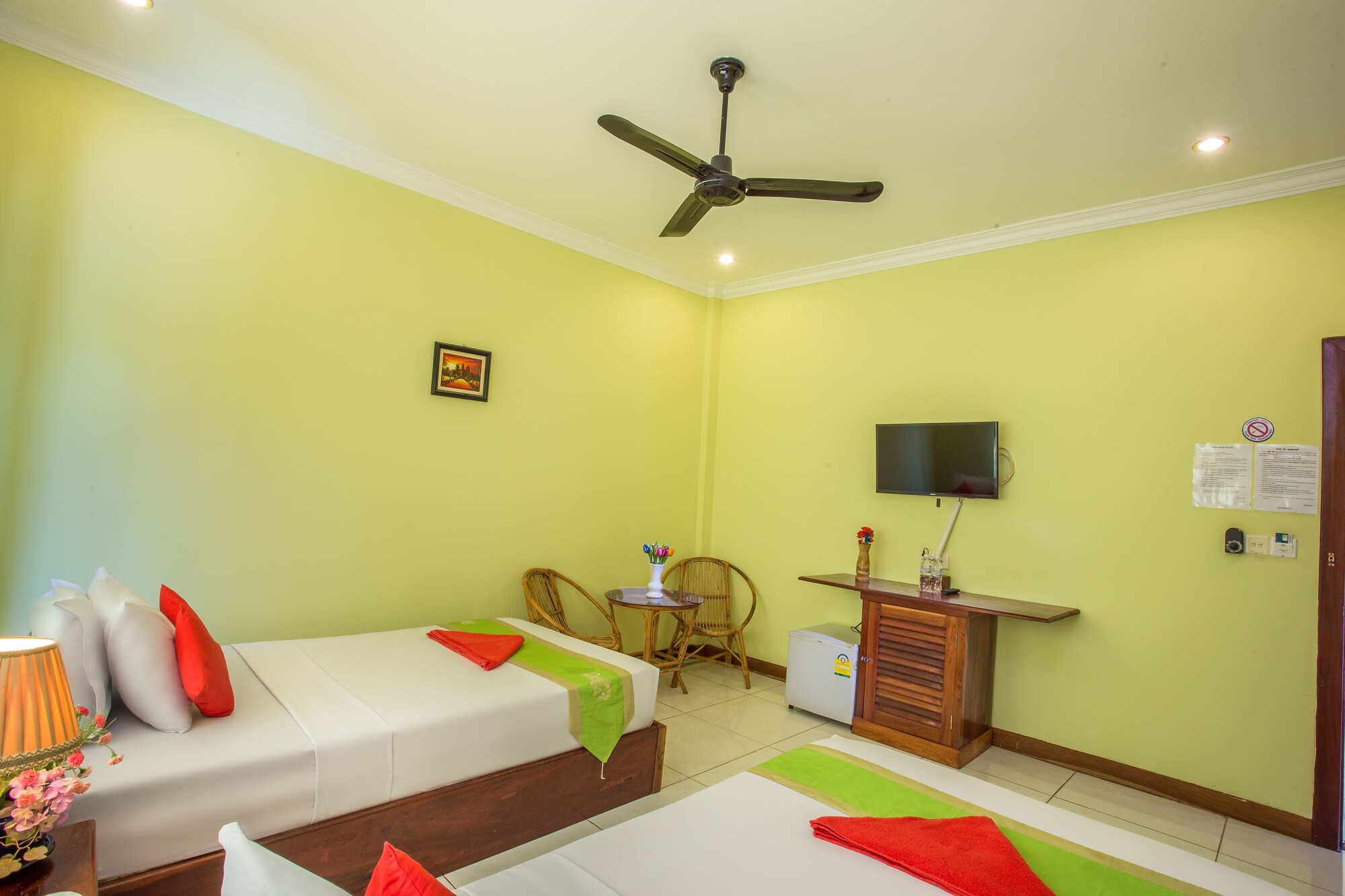 ROOM, TWIN BEDS
