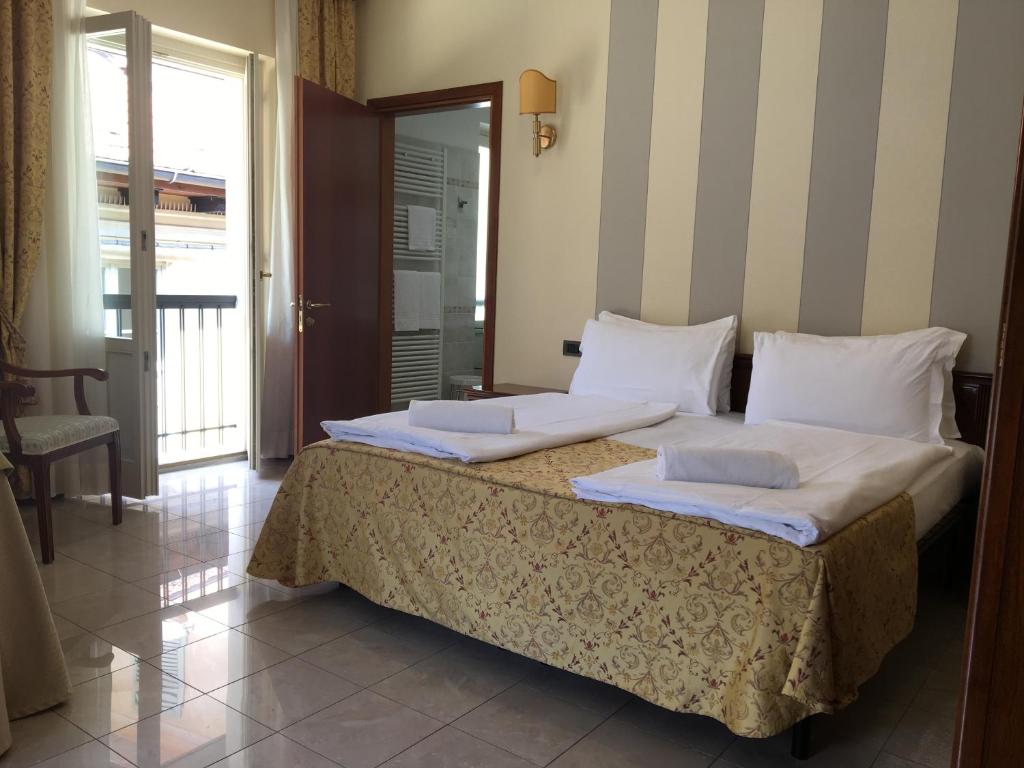 Deluxe, Double Bed, Partial View, Terrace