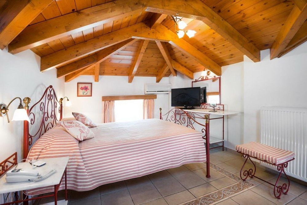 Andreolas Luxury Suites 54/72