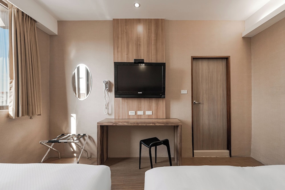 The Riverside Hotel Hengchun 55/60