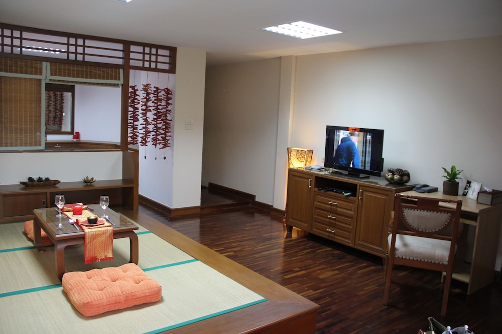 B S Court Boutique Residence 33/59