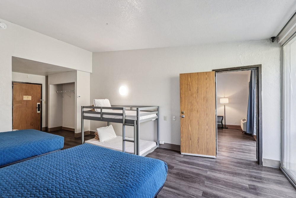 FAMILY, STUDIO, SUITE, MULTIPLE BEDS