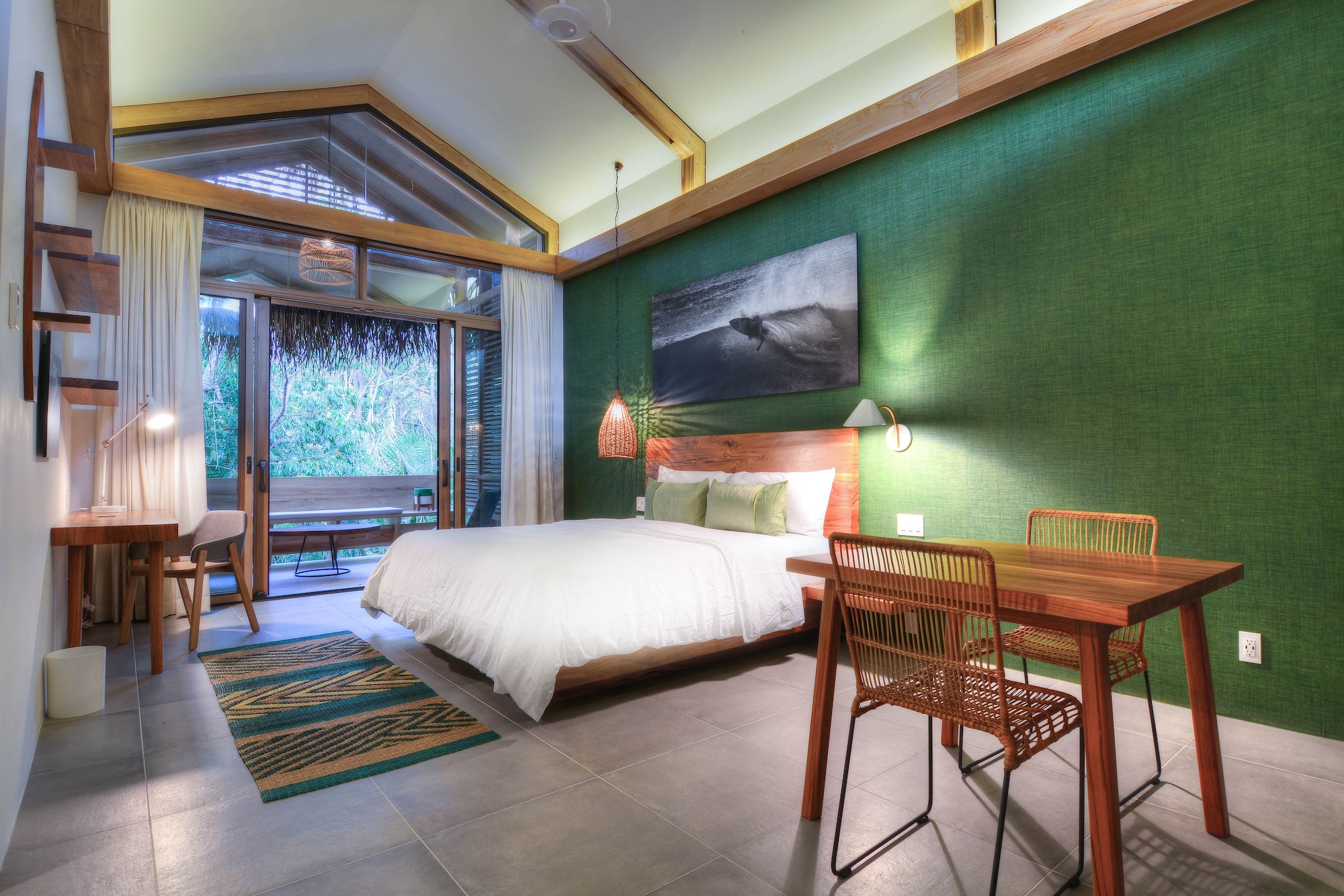 PLUS, PREMIUM, KING BED