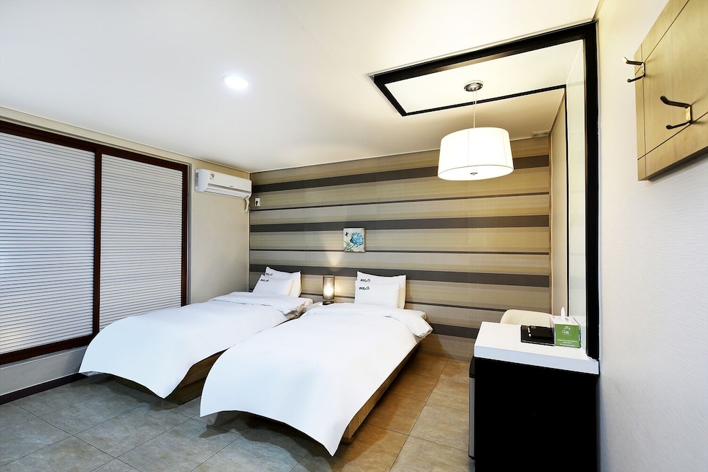 White Tourist Hotel 11/24