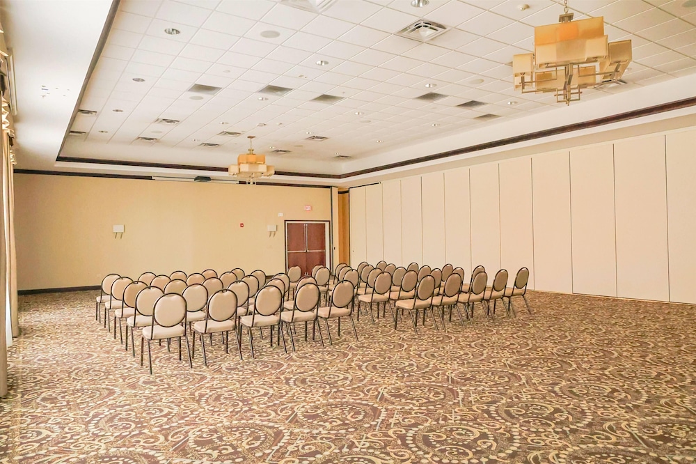 Hotel Gurnee 55/61
