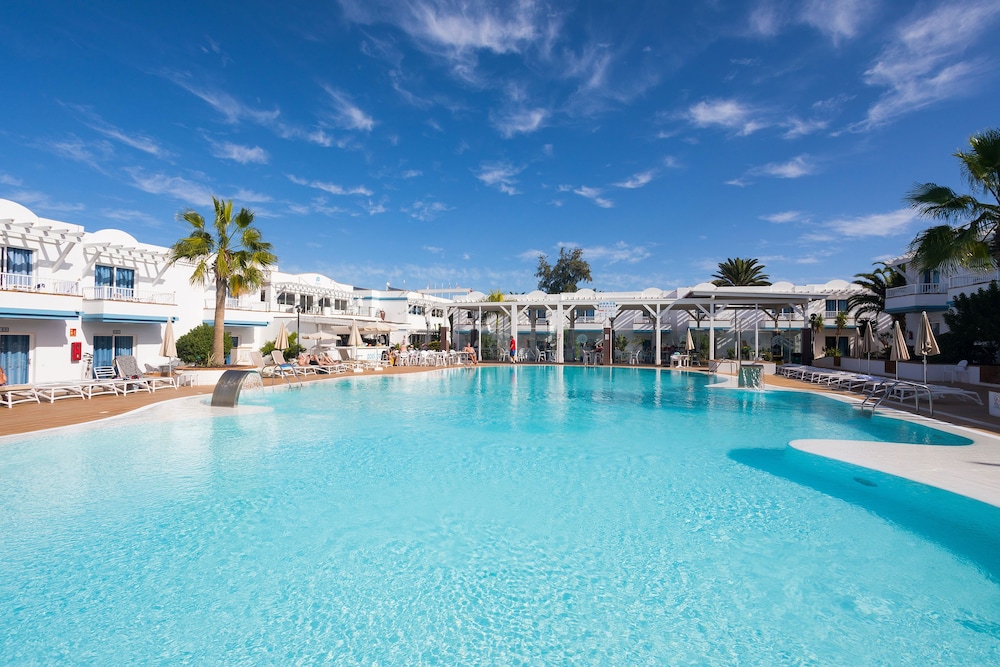 ARENA BEACH HOTEL 64/65