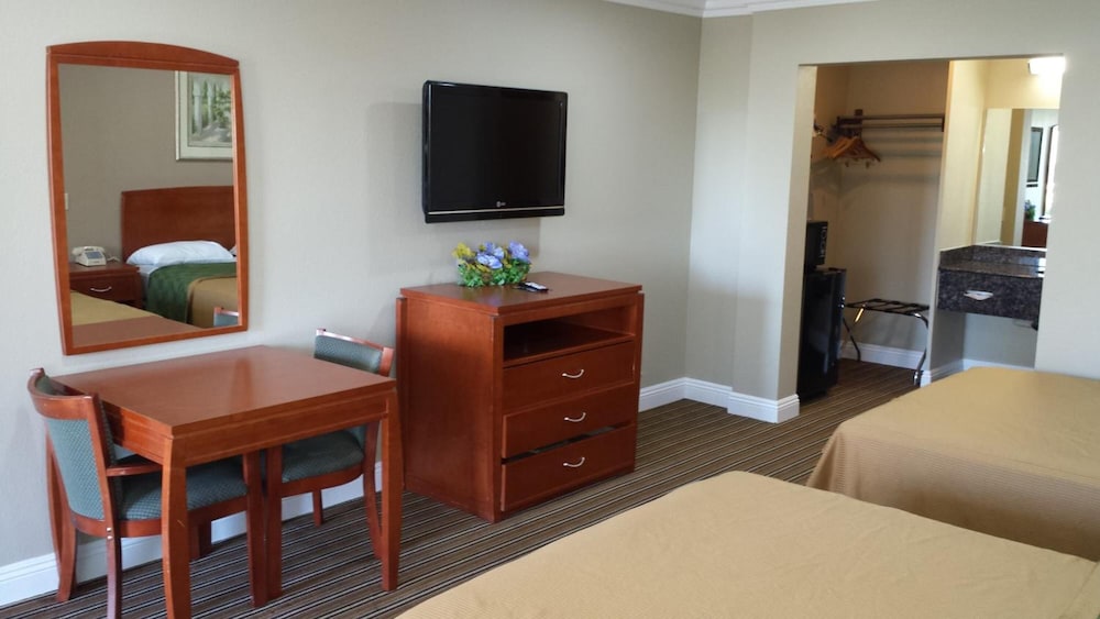 Regency Inn And Suites 14/27