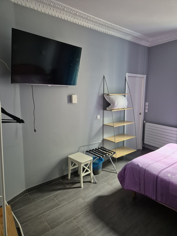 ROOM, DOUBLE BED