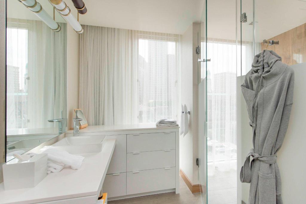 1 Bedroom, Suite, King Bed, Water View