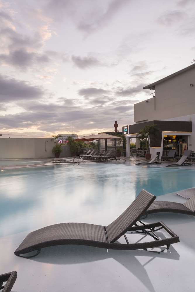 Limketkai Luxe Hotel 48/50