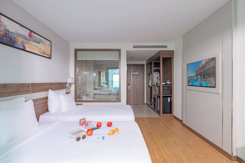 PREMIER, TWIN BEDS, OCEAN VIEW, BALCONY