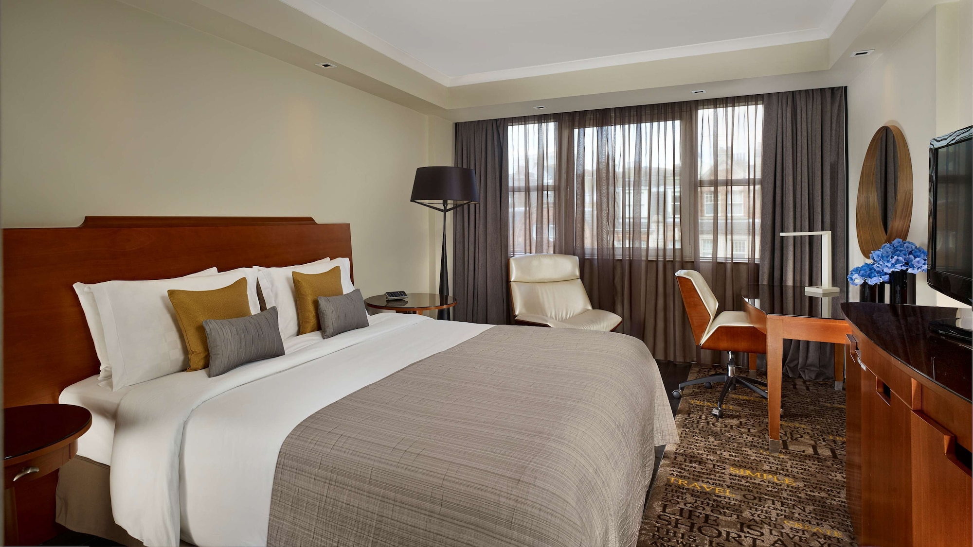 SUPERIOR, KING BED