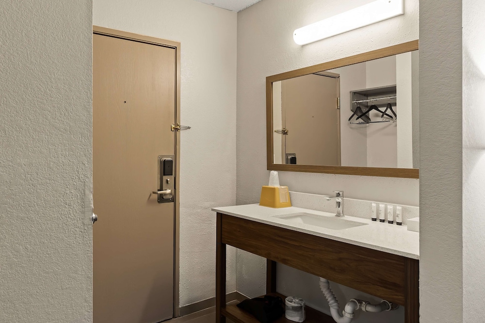 Red Lion Inn & Suites Caseyville 27/31