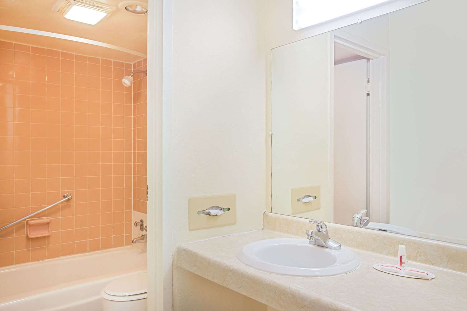 Days Inn By Wyndham Bristol Parkway 15/15