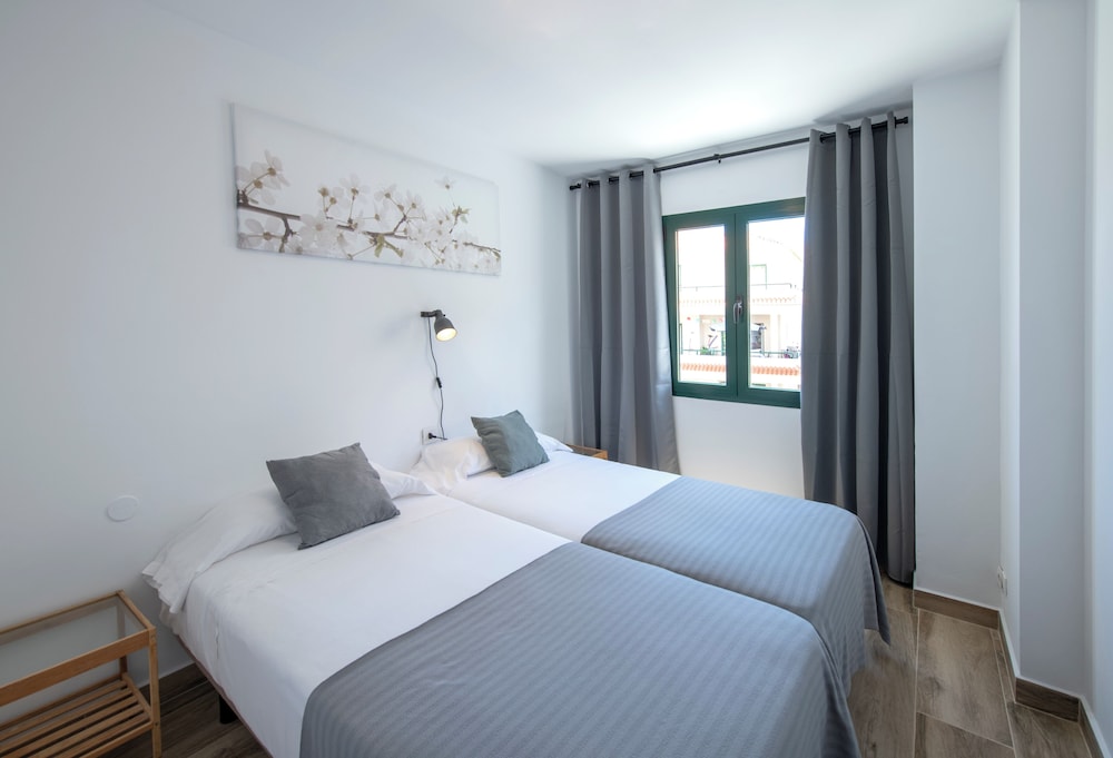 Apartamentos Los Rosales 14/75