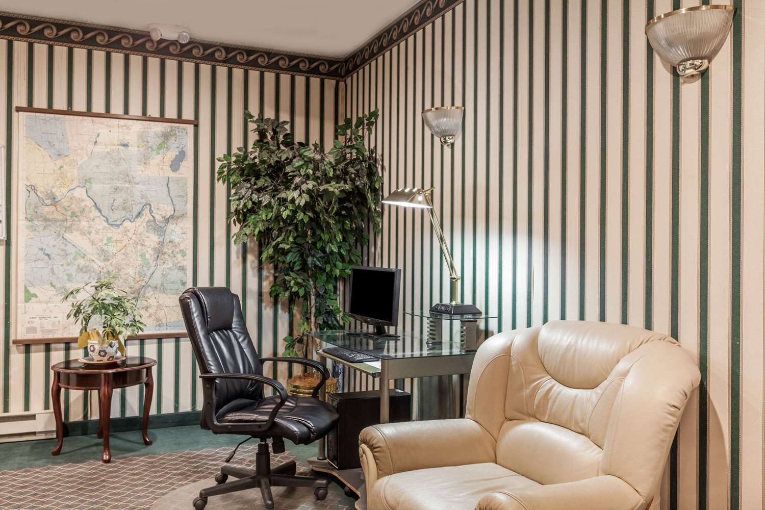 Howard Johnson By Wyndham Albany 23/43