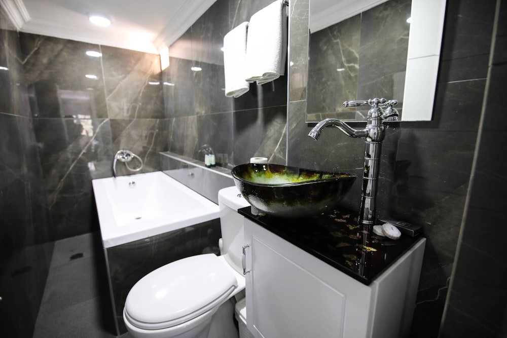 CLASSIC, DOUBLE BED, BATHTUB