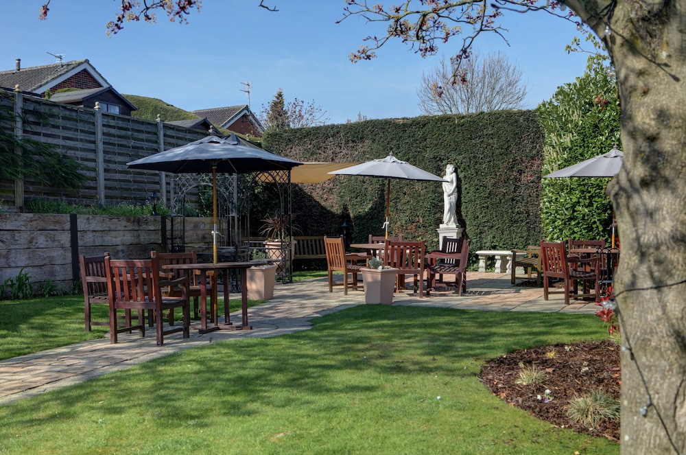 Yew Lodge Hotel East Midlands Airport 75/79