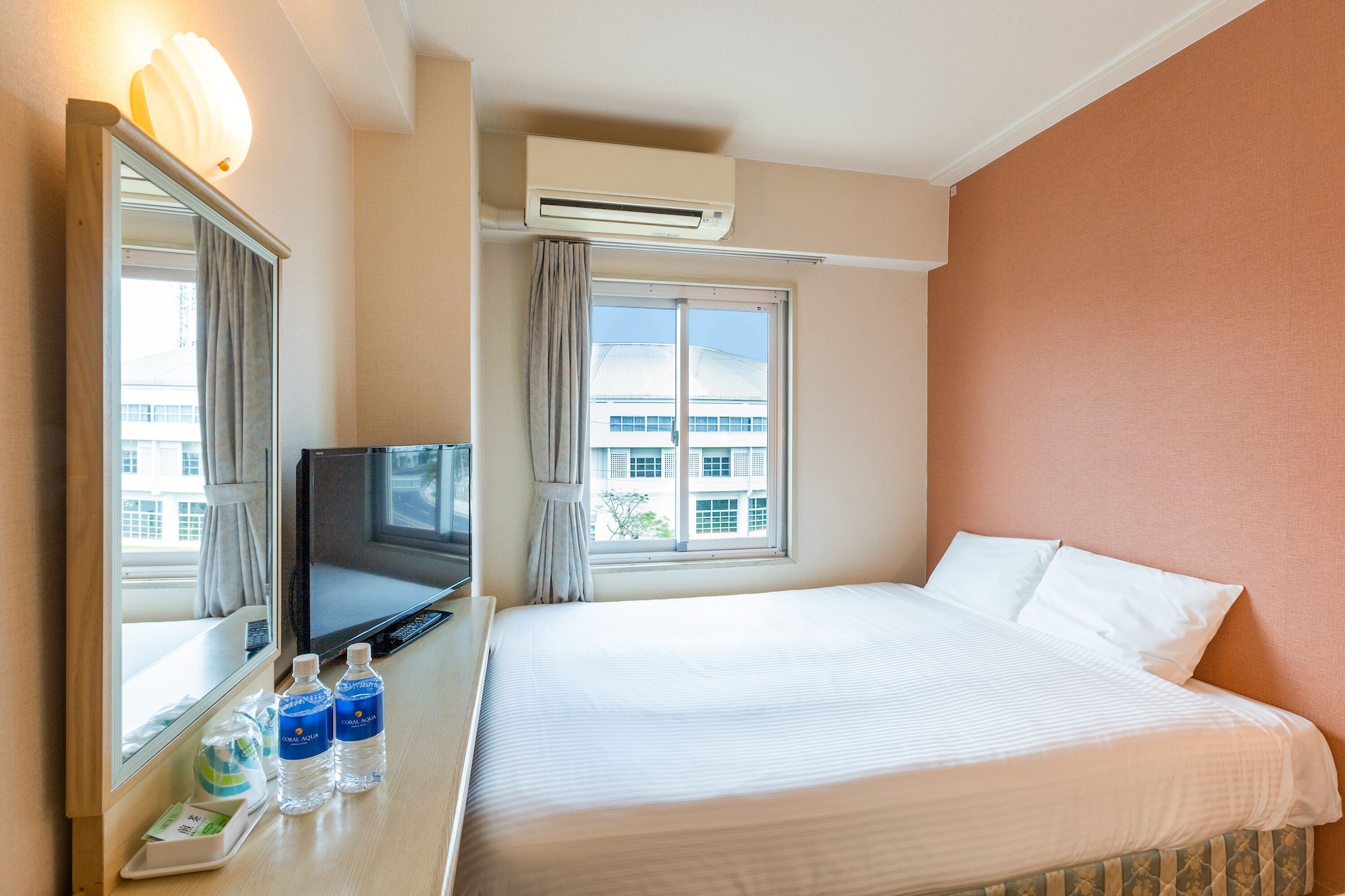 ROOM, DOUBLE BED