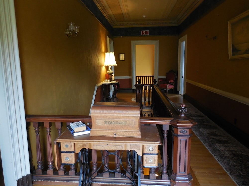 The Proctor Mansion Inn 62/70