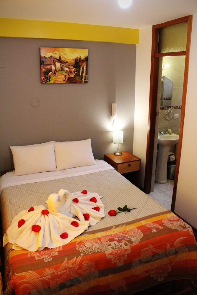 ROOM, DOUBLE BED