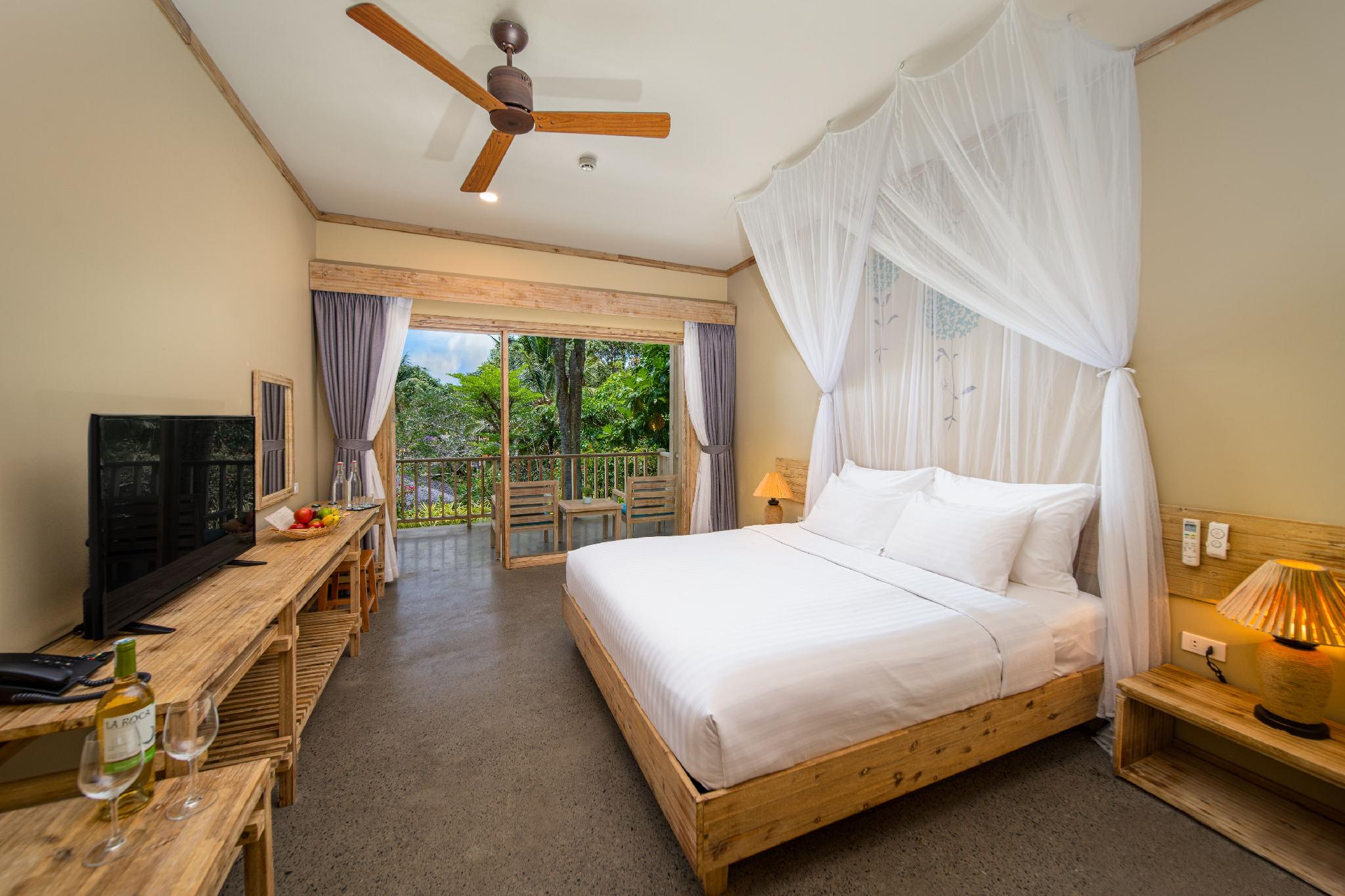 Hill, Bungalow, Bathtub