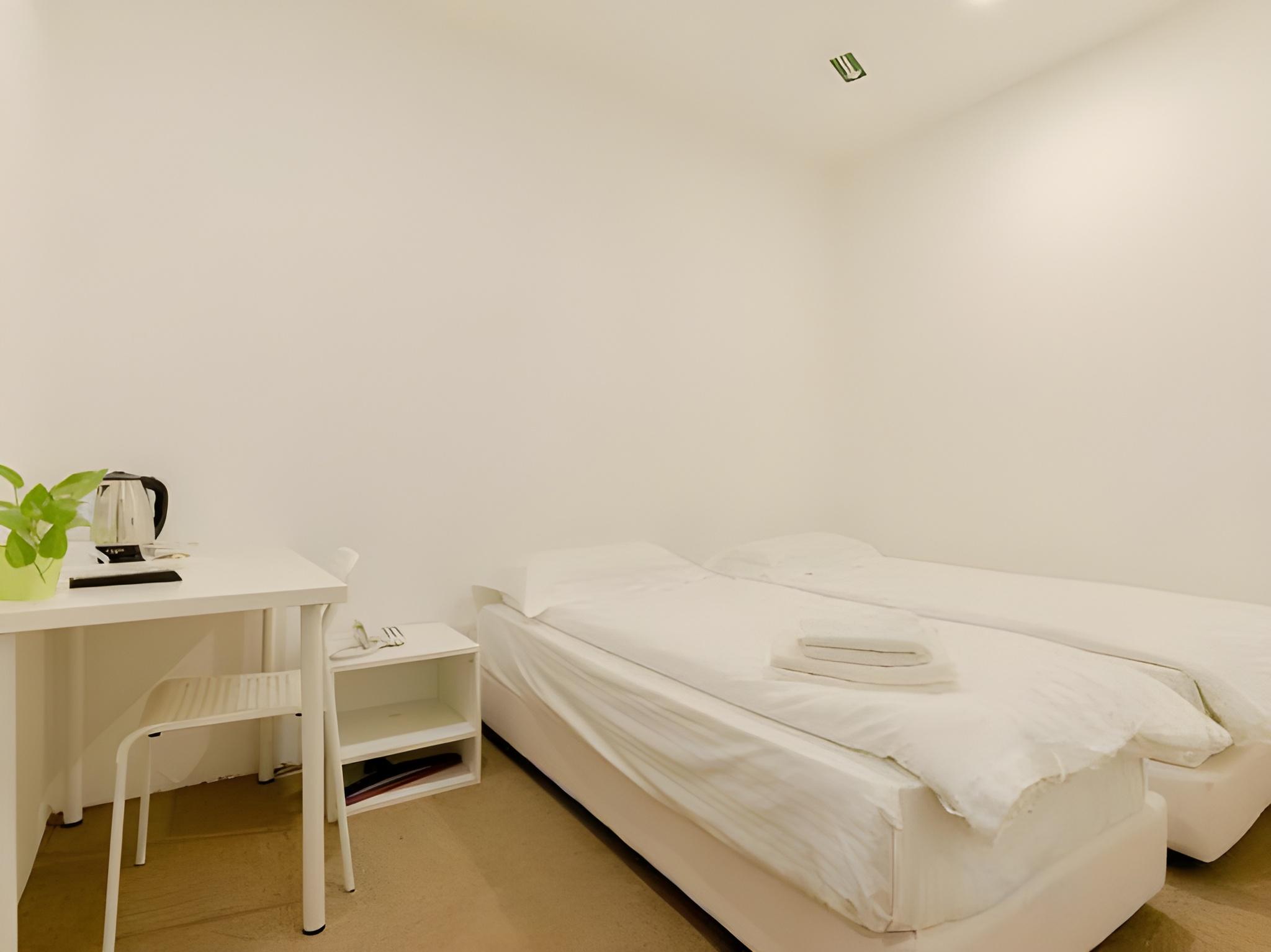 Room, Twin Beds, No Window