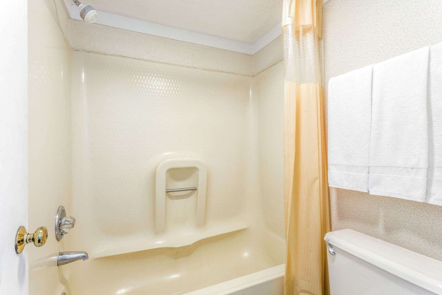 Days Inn by Wyndham Cornelia 20/21