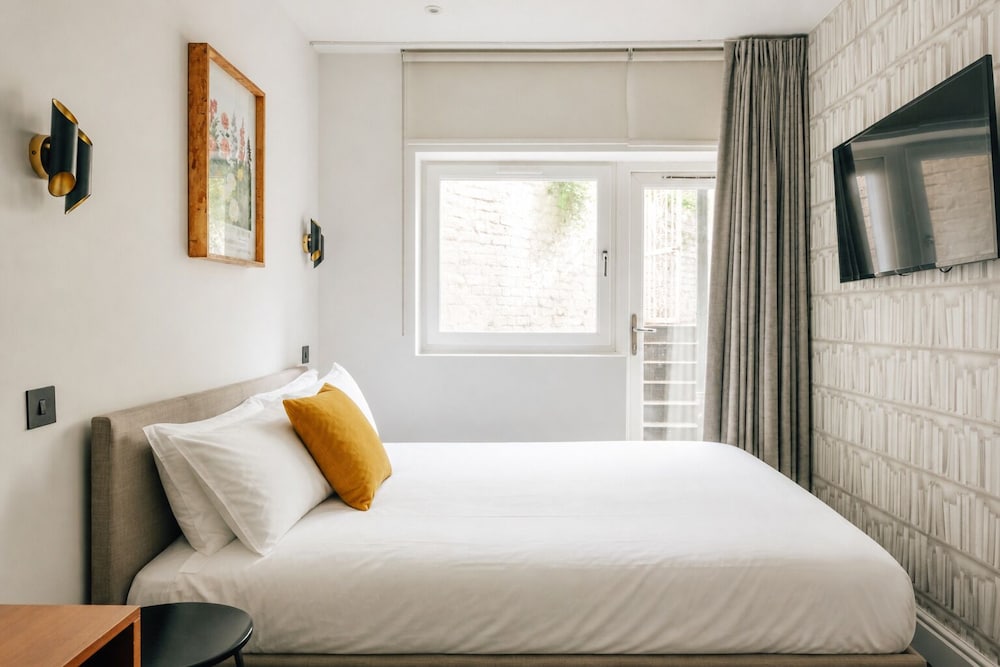 Semi Basement, Studio, Double Bed