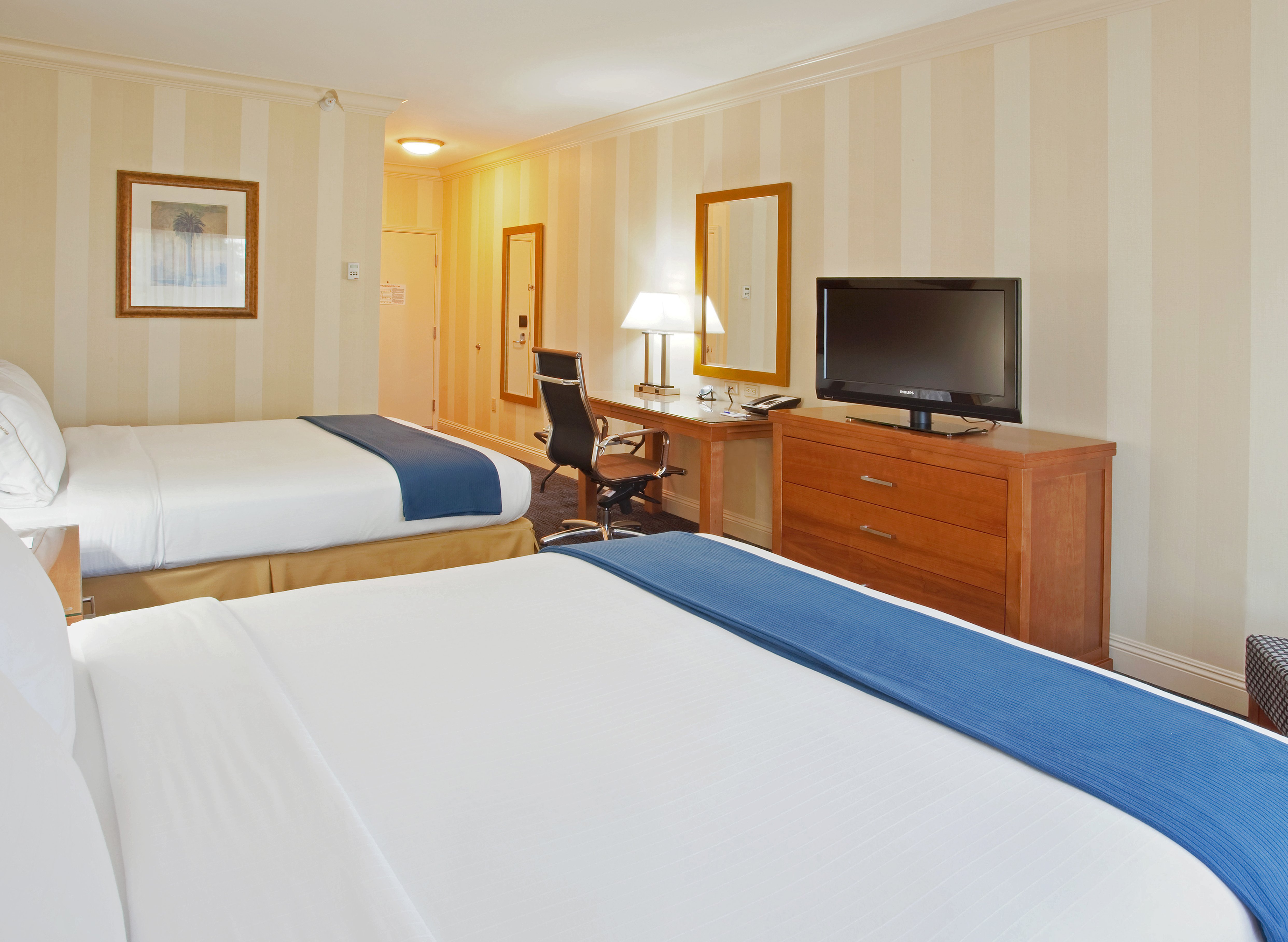 Holiday Inn Express Hotel Suites Santa Cruz 35/72