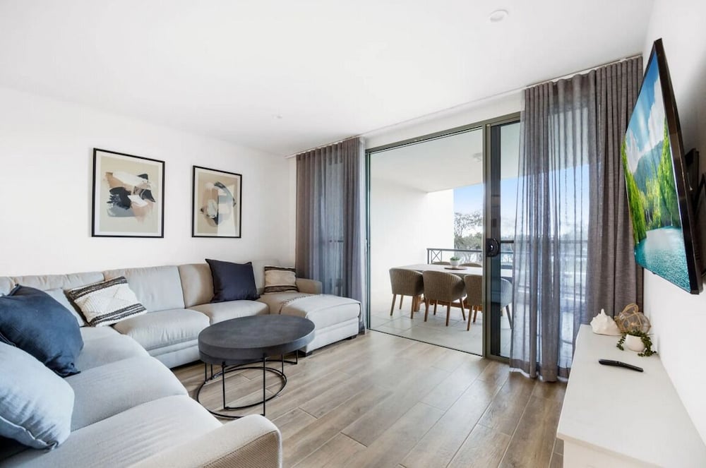 BAY ROYAL APARTMENTS 31/50
