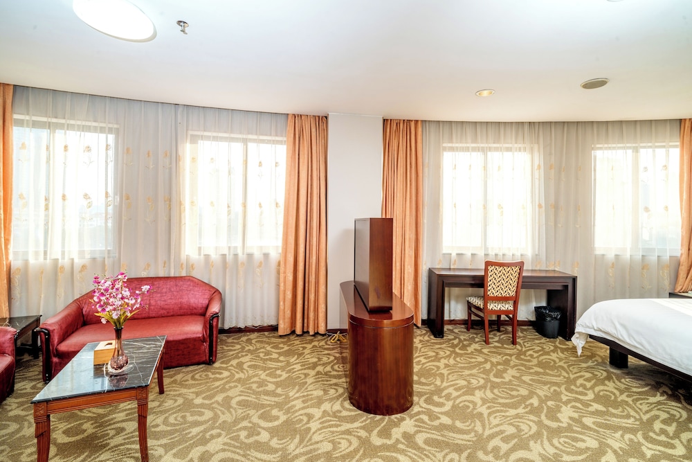 Xinhua Hotel 50/63