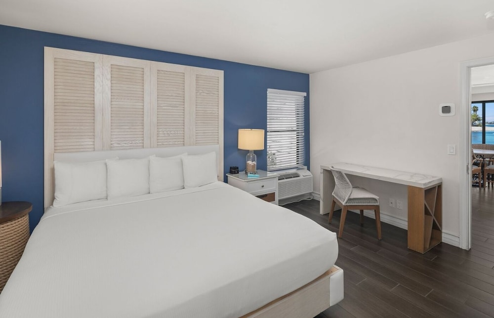 GARDEN, SUITE, BUNGALOW, KING BED