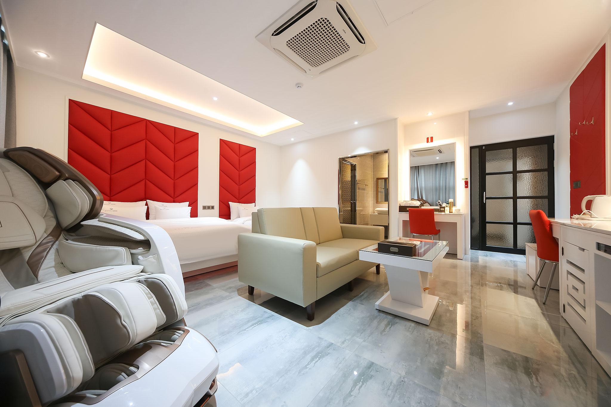 SUITE, TWIN BEDS
