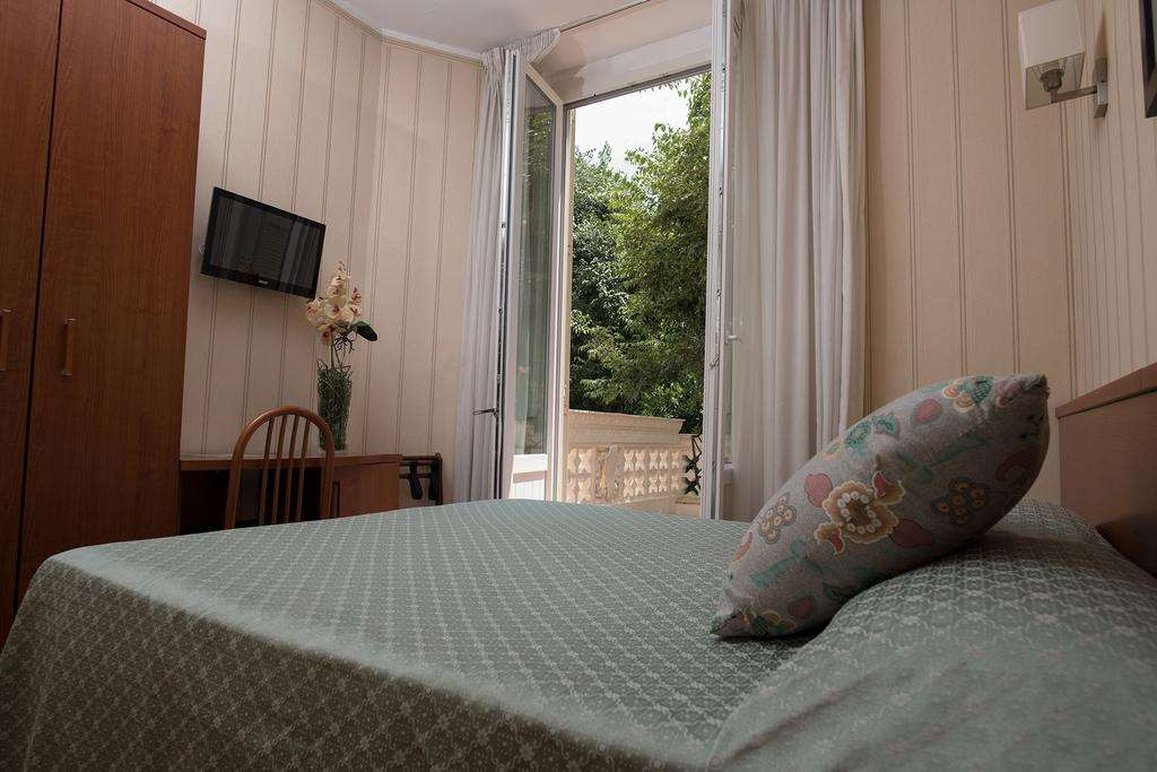 Hotel Villa Delle Rose 28/78